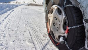 L&rsquo;importance de l&rsquo;utilisation des chaussettes et des chaînes à neige sur routes enneigées